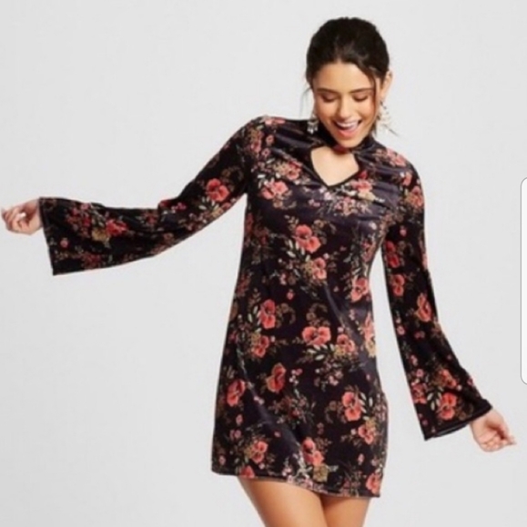 Xhilaration Dresses & Skirts - Xhilaration floral velvet dress